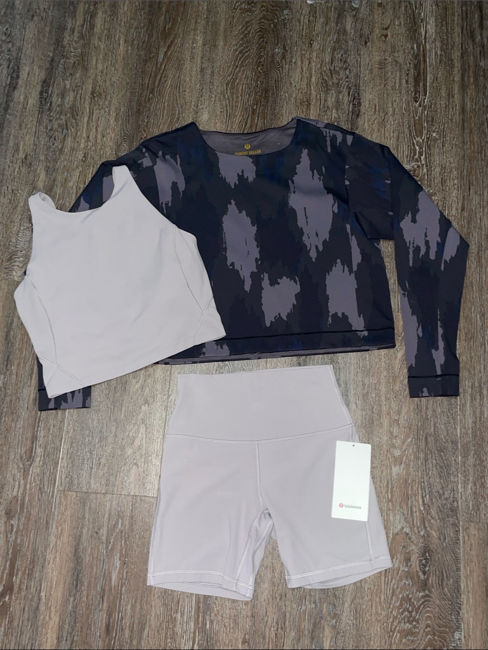 NWT/NWOT Lululemon Matching Camo/Mauve Grey Bundle. Size Tops 8/Bottom 6